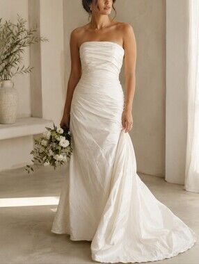 Pronovias Bridal gown Ivory silk fit and flare Strapless wedding dress size 4